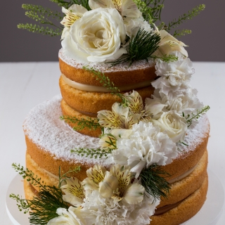 Naked Cake com flores Naturais