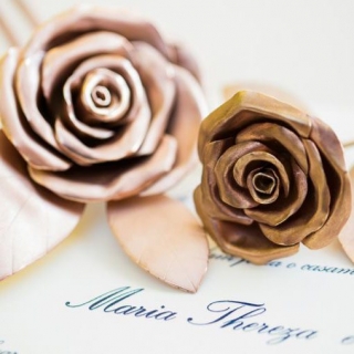 Grinalda Detalhe: flores de prata banhadas a ouro rosé